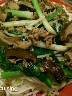 韮菜豆芽香菇肉燥乾麵(夏天吃法) 的食譜成品照片
