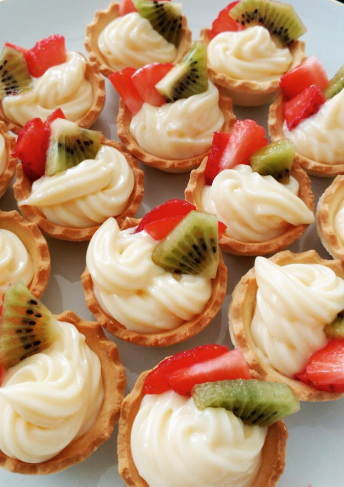 Una foto de Tartaletas de crema 🍓🥝