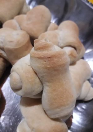 Una foto de Bizcochitos - cuernitos