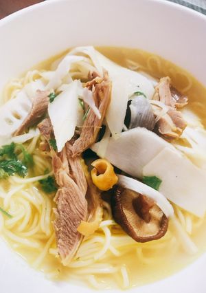 Hình của món Mì trứng thịt gà.