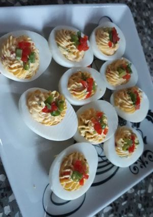 Una foto de Huevitos rellenos