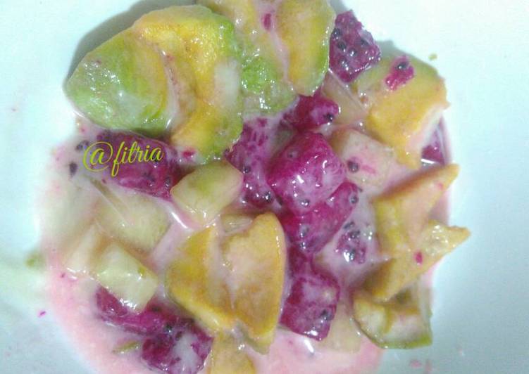 Langkah Mudah untuk Membuat Salad buah ala saiya Anti Gagal