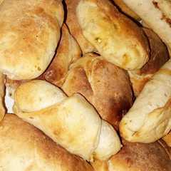 فطائر اللحمه المفرومه والجبنه بالجزر🥕 والفلفليه🫑🥐🥖-レシピのメイン写真