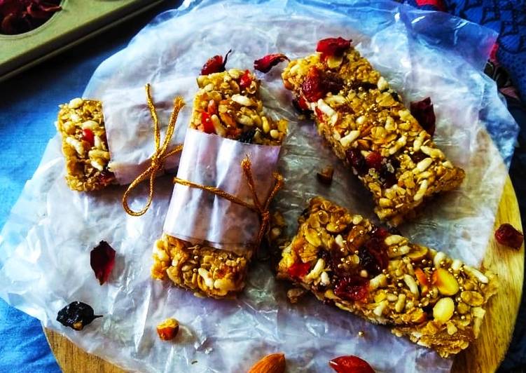 Steps to Make Quick No bake dry fruits granola bars