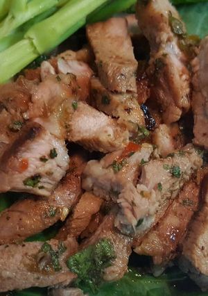 รูปของ หมูย่างซอสกระเพรา