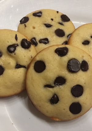 Una foto de Galletas de mantequilla de maní y chips de chocolate. Cookies Súper esponjosas!
