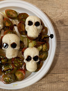Una foto de Ensalada de tomate (Halloween)