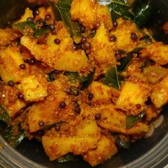 A picture of Magai pachadi (raw mango pickle small pieces).