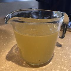 A picture of No Frills Chicken Stock.