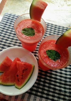 A picture of Watermelon Lemonade.