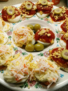 Una foto de Huevos rellenos variados