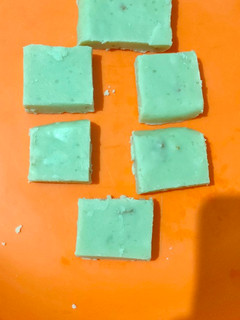 மைதா பாதாம் ஸ்வீட் (Maida badham sweet recipe in tamil) செய்முறை முக்கிய புகைப்படம்