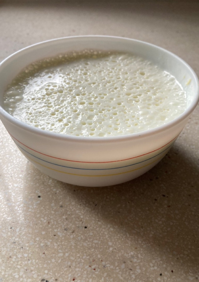 Una foto de Mousse de yogur sabor limón, sin nata