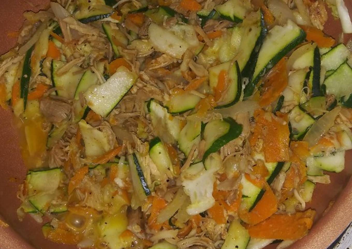 Pollo deshilado con vegetales salteados #superfamilia