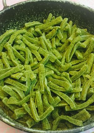Hình của món Mứt bí xanh + trà xanh màu áo lính.