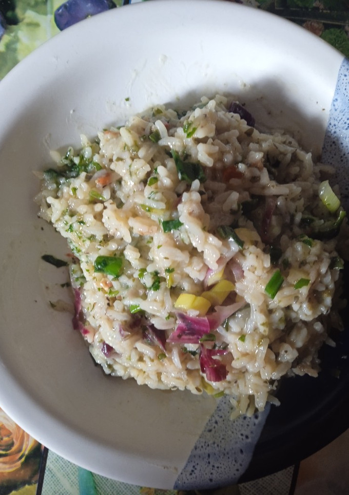 Una foto de Arroz con cebolla de verdeo y verduras