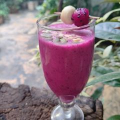 A picture of Dragon Fruit Oats Smoothie.