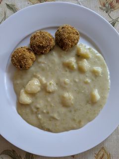 Kelkáposztafőzelék fasírttal recept fotója