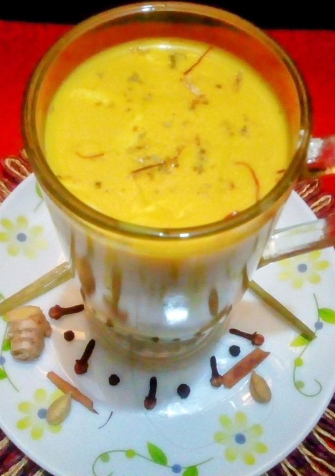 इम्यूनिटी बूस्टर गोल्डन मिल्क (हल्दी का दूध) 10 मिनिट में तैयार रेसिपी मुख्य फोटो