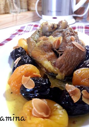 Une photo de Tadjin d'agneau aux pruneaux et amandes sucrésalé 💘