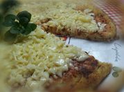Una foto de masa para pizzetas sin levadura