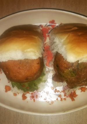 A picture of Vada Pav.
