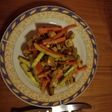 Tofu con zanahoria y zuchini al wok