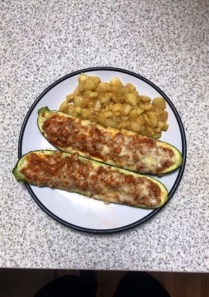 Hússal töltött cukkini-hajók (keto) recept fotója