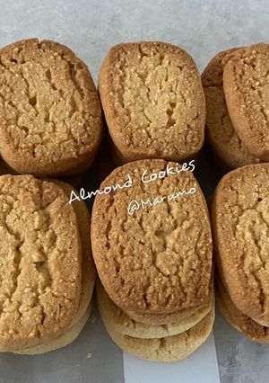A picture of Almond Cookies.