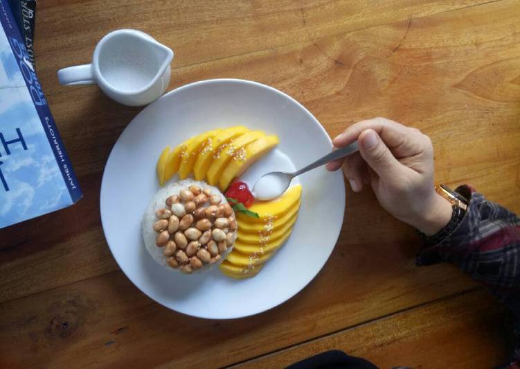 Langkah Mudah untuk Menyiapkan Mango &amp; Sticky Rice with Coconut Milk, Lezat