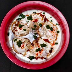 A picture of Dahi-Bhallas.