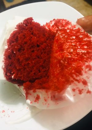 A picture of Red velvet cupcakes🤤.