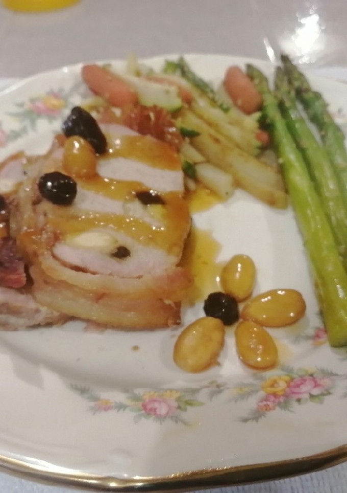 Una foto de Guarnición de verduras salteadas con lomo de cerdo mechado