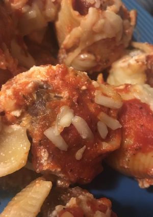 A picture of Meatball stuffed shells.