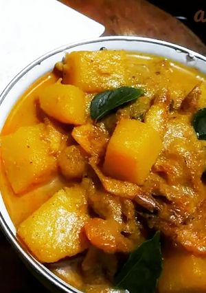 A picture of Dry shrimps pumpkin curry.