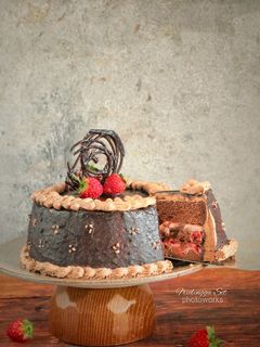 Foto resep Chocolate Ganache Chiffon Cake with Strawberry Filling