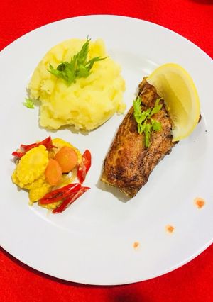Foto resep Grilled Salmon with Mashed Potato and Sauteed Baby Corn