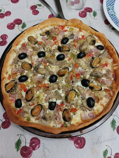 Una foto de Pizza cuatro estaciones