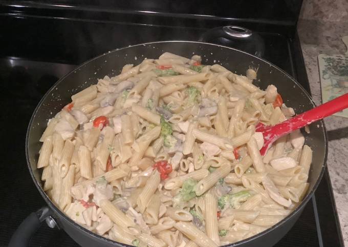 Steps to Prepare Favorite Cream Sauce Chicken Pasta