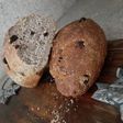 Pan integral con nueces y pasas de uvas