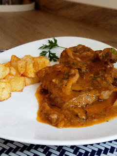 Una foto de Filetes de cerdo en salsa