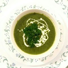 A picture of Palak cream soup.