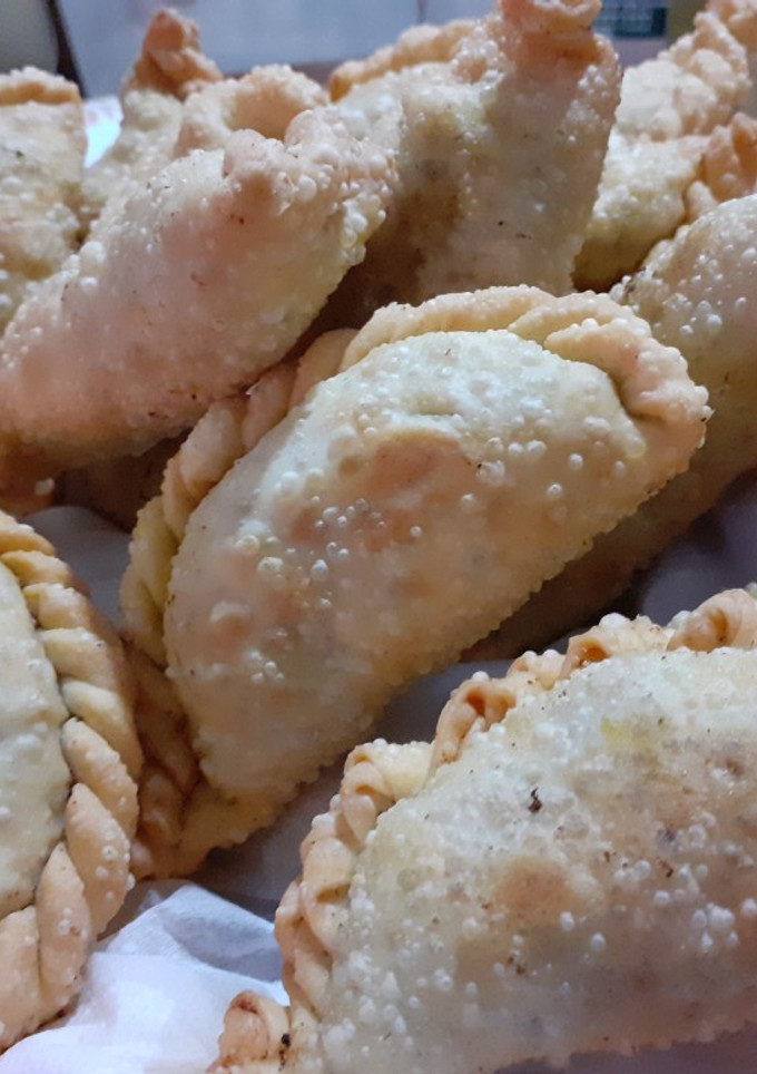 Una foto de Empanadas salteñas y salsa de tomate con locoto