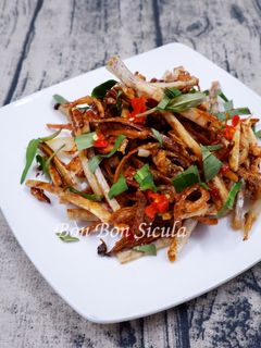 Hình của món Khô Mực Khoai Môn Chiên Nước Mắm.