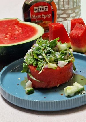 Rukkolás, "túrós" dinnyesaláta (vegán) recept fotója