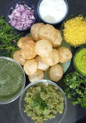 ગ્રીન મસાલા પાણીપુરી (Green Masala Panipuri Recipe In Gujarati) રેસીપી મુખ્ય ફોટો