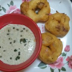 A picture of South indian vada.