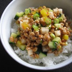 A picture of Crunchy Nattō Rice Bowl.