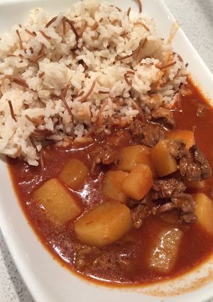 Una foto de Yakhnie con arroz
