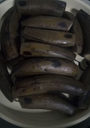 A picture of Breakfast green bananas.